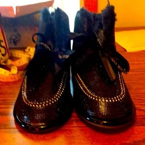 Size 8 fur lined Just For You Winter indoor / outdoor Booties